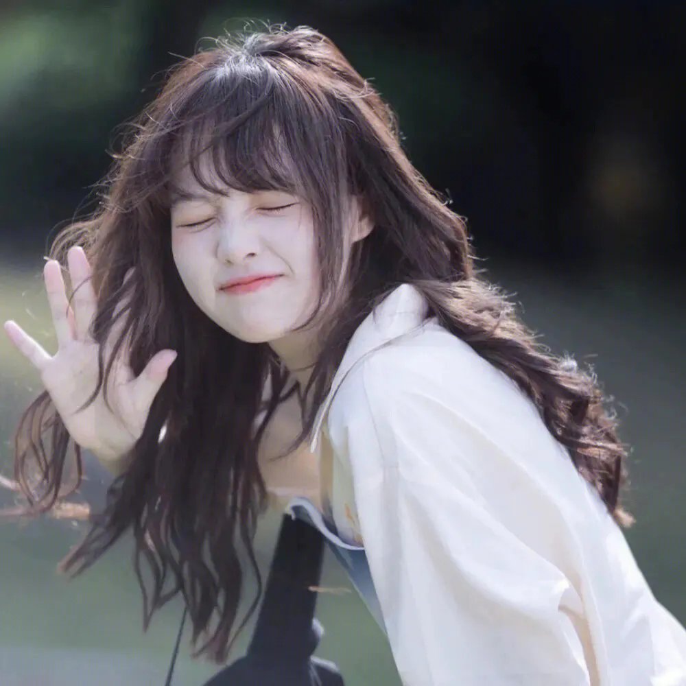 少女嬉春